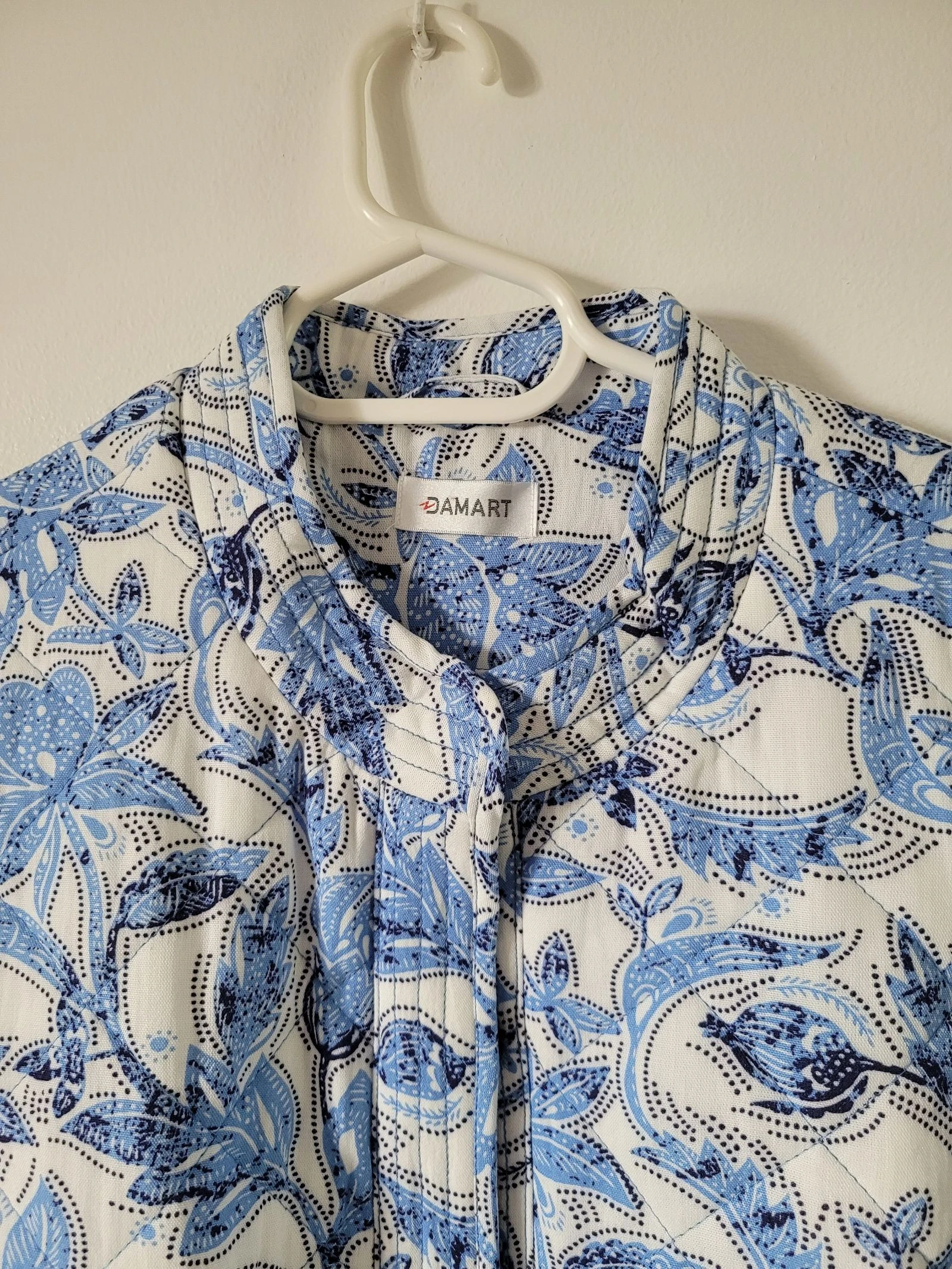 Casaco acolchoado Damart floral azul e branco – Tamanho 44 – Novo sem etiqueta – photo 2